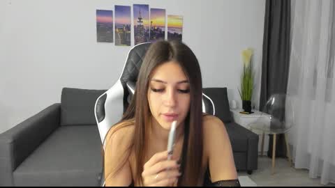 kimi_ivy online show from October 26, 2025, 4:07 am