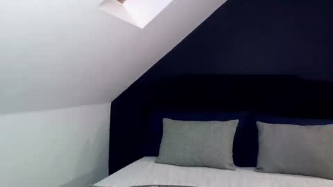 Snapshot of kimihoney_ chatting on September 11, 2025, 9:48 pm     Help me reach 100 thumbs up  online show from September 11, 2025, 9:48 pm