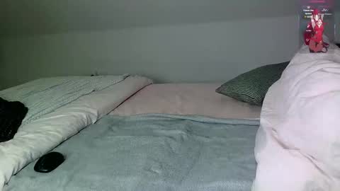 Snapshot of kimihoney_ chatting on October 28, 2025, 7:27 pm     Help me reach 100 thumbs up  online show from October 28, 2025, 7:27 pm