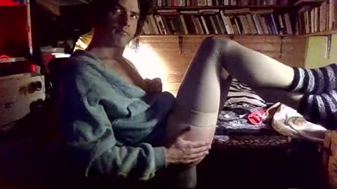 kindhate01 online show from February 9, 2026, 7:29 pm