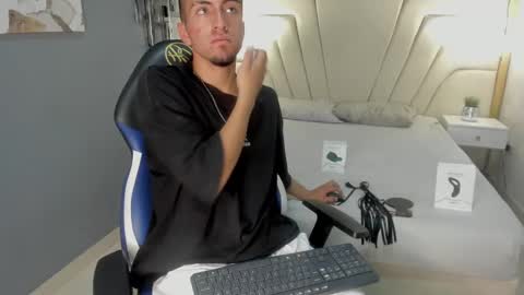 King Dante  online show from December 7, 2024, 8:38 pm