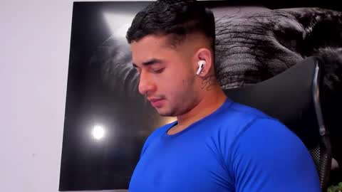 Angel Falconer online show from December 5, 2025, 2:42 am