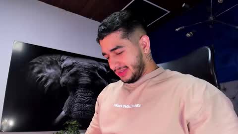 Snapshot of king_falconer chatting on February 2, 2026, 1:59 am Angel Falconer online show from February 2, 2026, 1:59 am