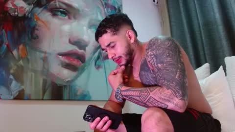 Snapshot of king_falconer chatting on February 18, 2026, 3:24 am Angel Falconer online show from February 18, 2026, 3:24 am