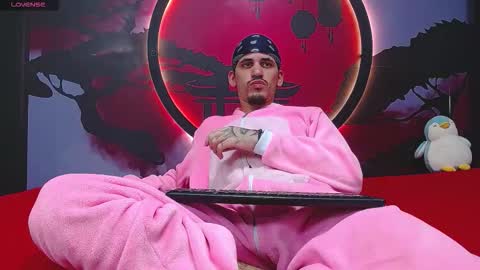 Snapshot of king_voy chatting on December 3, 2025, 8:40 pm king voy online show from December 3, 2025, 8:40 pm