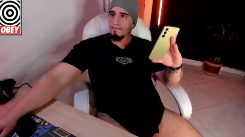 Snapshot of kingbear777 chatting on February 4, 2026, 1:44 am King Bear online show from February 4, 2026, 1:44 am