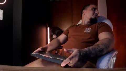 Snapshot of kingbear777 chatting on February 19, 2026, 1:34 am King Bear online show from February 19, 2026, 1:34 am