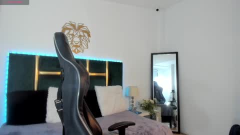 kingg_jay online show from May 20, 2026, 11:49 am