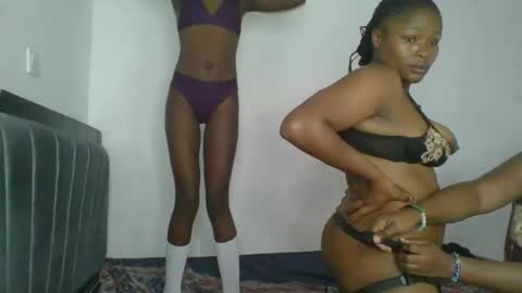 kinky_aria online show from November 14, 2025, 9:24 pm