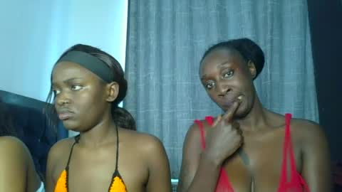 Snapshot of kinky_leila chatting on June 17, 2026, 11:23 am kinky_leila online show from June 17, 2026, 11:23 am