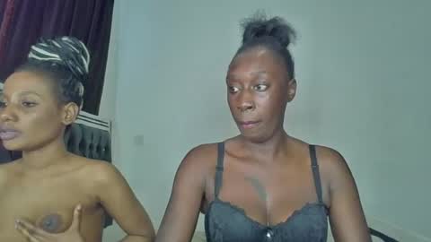 Snapshot of kinky_leila chatting on June 27, 2026, 12:22 pm kinky_leila online show from June 27, 2026, 12:22 pm