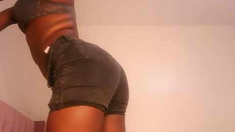 Snapshot of kinky_lola1 chatting on February 20, 2026, 1:57 am Lola online show from February 20, 2026, 1:57 am