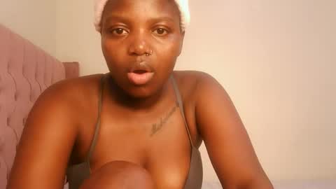 Snapshot of kinky_lola1 chatting on February 27, 2026, 6:35 am Lola online show from February 27, 2026, 6:35 am