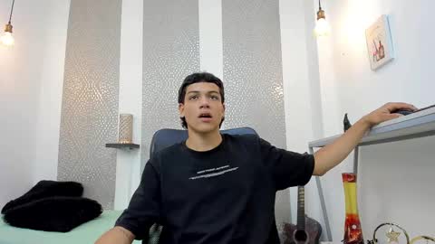   online show from September 23, 2025, 6:33 pm