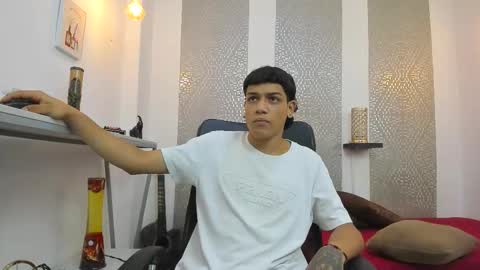   online show from October 18, 2025, 12:06 pm