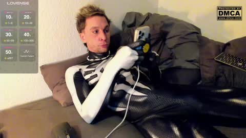 Snapshot of kinky_spidey chatting on December 15, 2024, 8:25 pm kinky_spidey online show from December 15, 2024, 8:25 pm