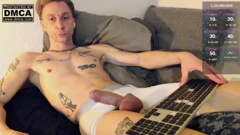 Snapshot of kinky_spidey chatting on January 20, 2025, 1:18 am kinky_spidey online show from January 20, 2025, 1:18 am
