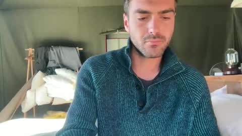 M online show from November 6, 2025, 9:32 am