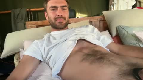 M online show from November 11, 2025, 3:01 pm