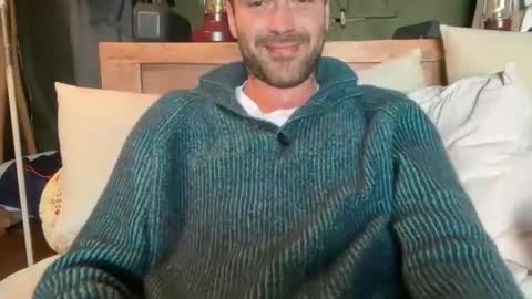 M online show from November 12, 2025, 2:28 pm