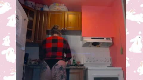 kinkyivy99 online show from April 9, 2026, 2:33 am