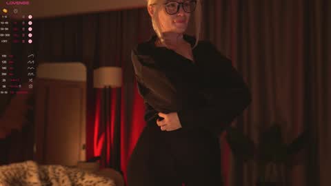 kinkylina_ online show from December 12, 2024, 8:57 am