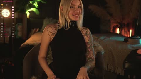 kinkylina_ online show from December 14, 2024, 3:25 pm