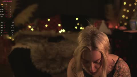 kinkylina_ online show from December 27, 2024, 11:17 am