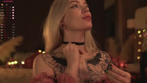 kinkylina_ online show from December 28, 2024, 11:30 am