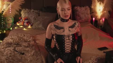 kinkylina_ online show from February 1, 2025, 1:20 pm