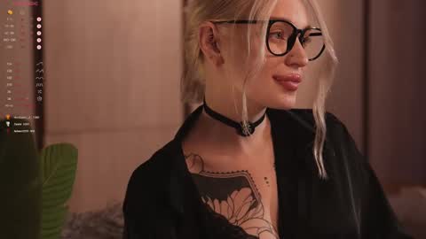 kinkylina_ online show from February 28, 2025, 3:59 pm