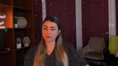 kira fox x online show from November 12, 2025, 12:27 pm