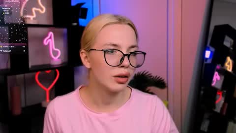 kira fox x online show from November 23, 2025, 12:27 pm