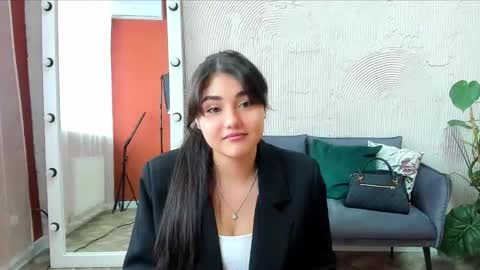 kira_foxy999 online show from October 15, 2025, 9:42 am