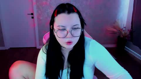 kira online show from April 4, 2026, 1:04 am