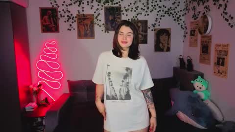 Kira VanKick online show from October 28, 2025, 3:36 pm