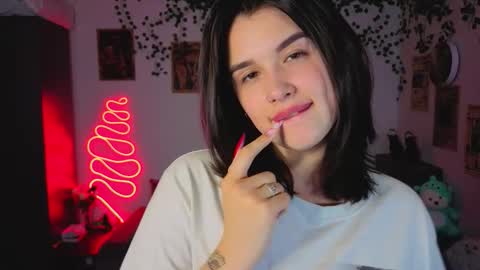 Kira VanKick online show from October 29, 2025, 4:42 pm