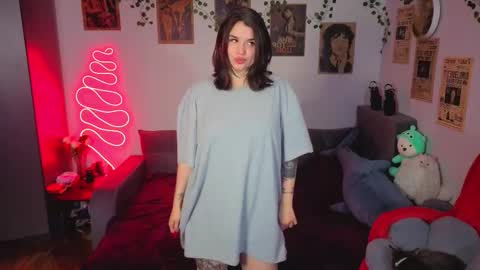 Kira VanKick online show from November 3, 2025, 5:14 pm