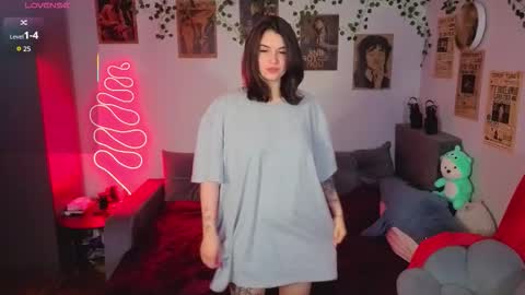 Kira VanKick online show from November 7, 2025, 7:03 pm