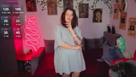 Kira VanKick online show from November 13, 2025, 5:01 pm