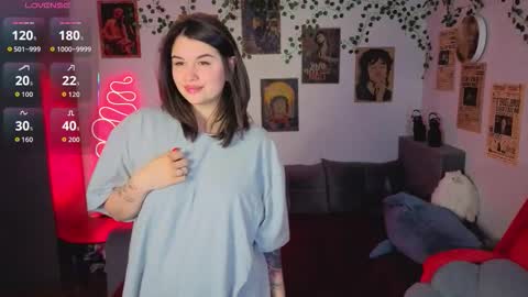 Kira VanKick online show from November 21, 2025, 8:24 am