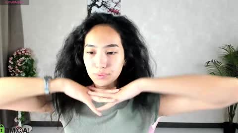 Aura online show from September 20, 2025, 3:51 am