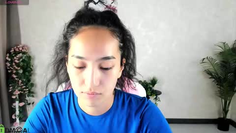 Aura online show from September 22, 2025, 3:41 am