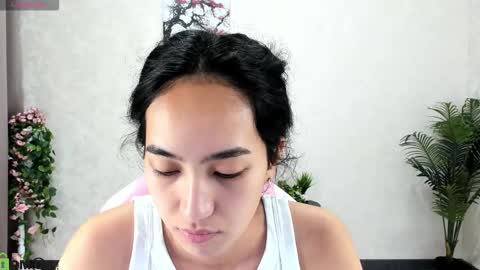 Aura online show from October 9, 2025, 2:20 am