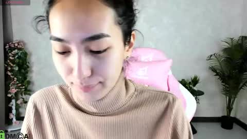 Aura online show from October 15, 2025, 3:06 am