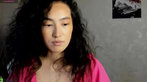 Aura online show from November 24, 2025, 5:40 am