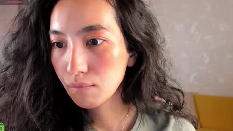 Aura online show from December 15, 2025, 3:44 am