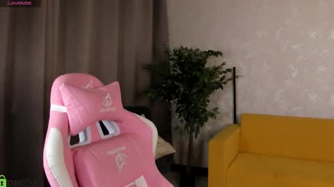 Aura online show from December 16, 2025, 3:11 am