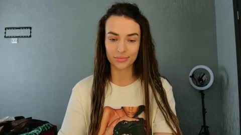 Kira love1 online show from April 15, 2026, 9:16 am