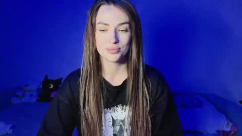 Kira love1 online show from May 5, 2026, 7:44 pm